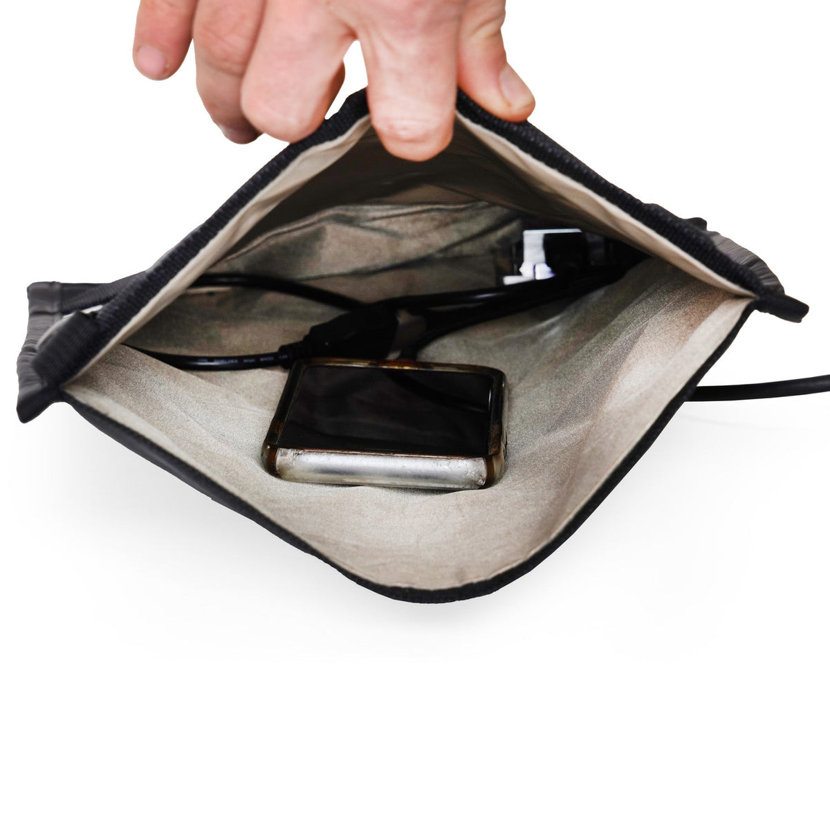 Mission Darkness Charge & Shield Faraday Bag met venster