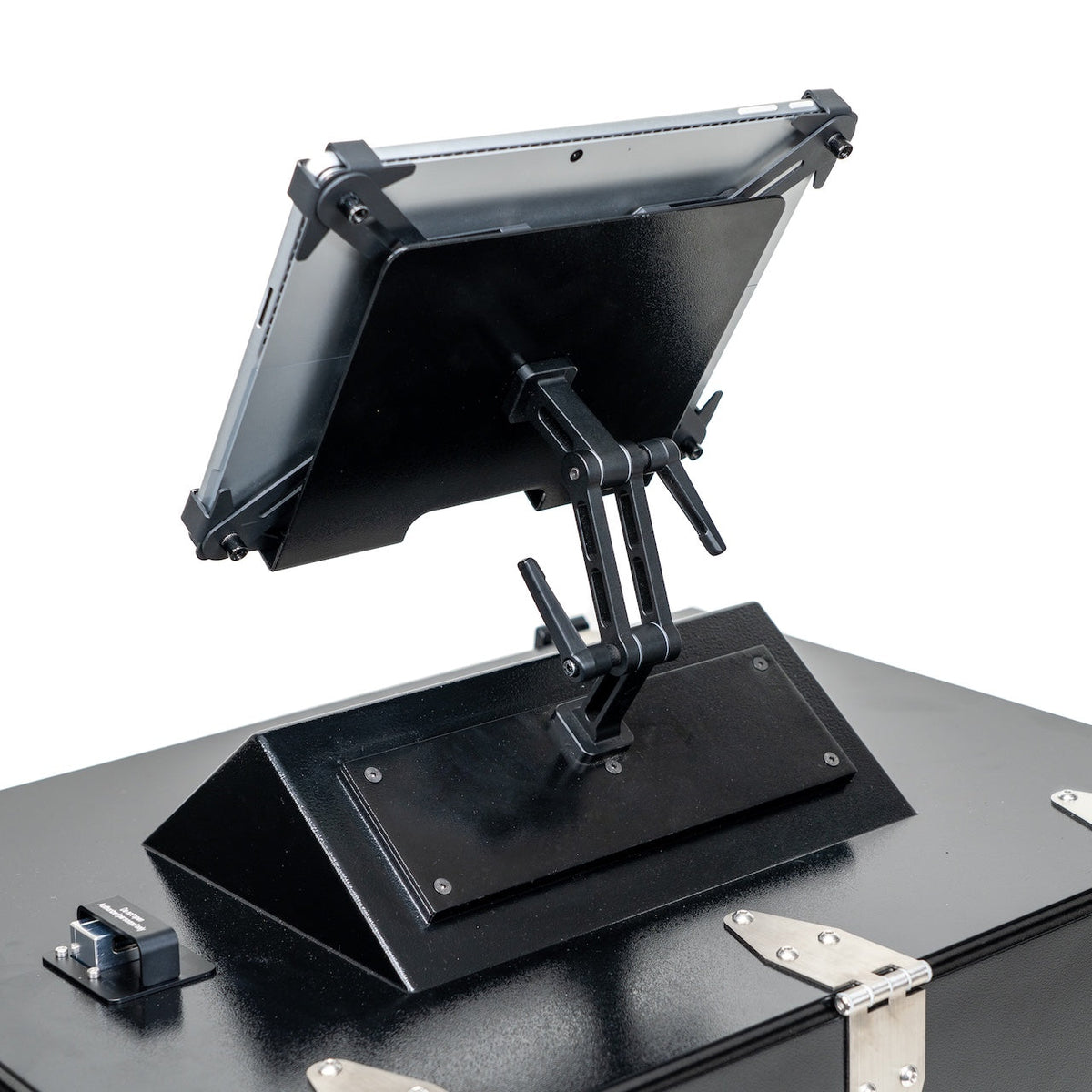 Mission Darkness BlockBox Lab XL met webcam en tablet