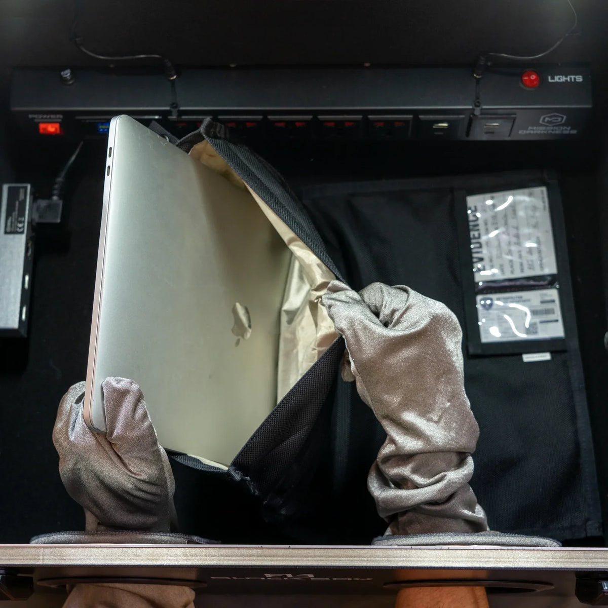 Mission Darkness NeoLok Faraday Bag voor laptops zonder venster