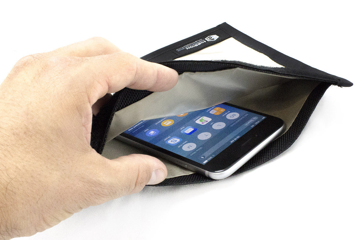 Mission Darkness Faraday Bag voor telefoons met venster