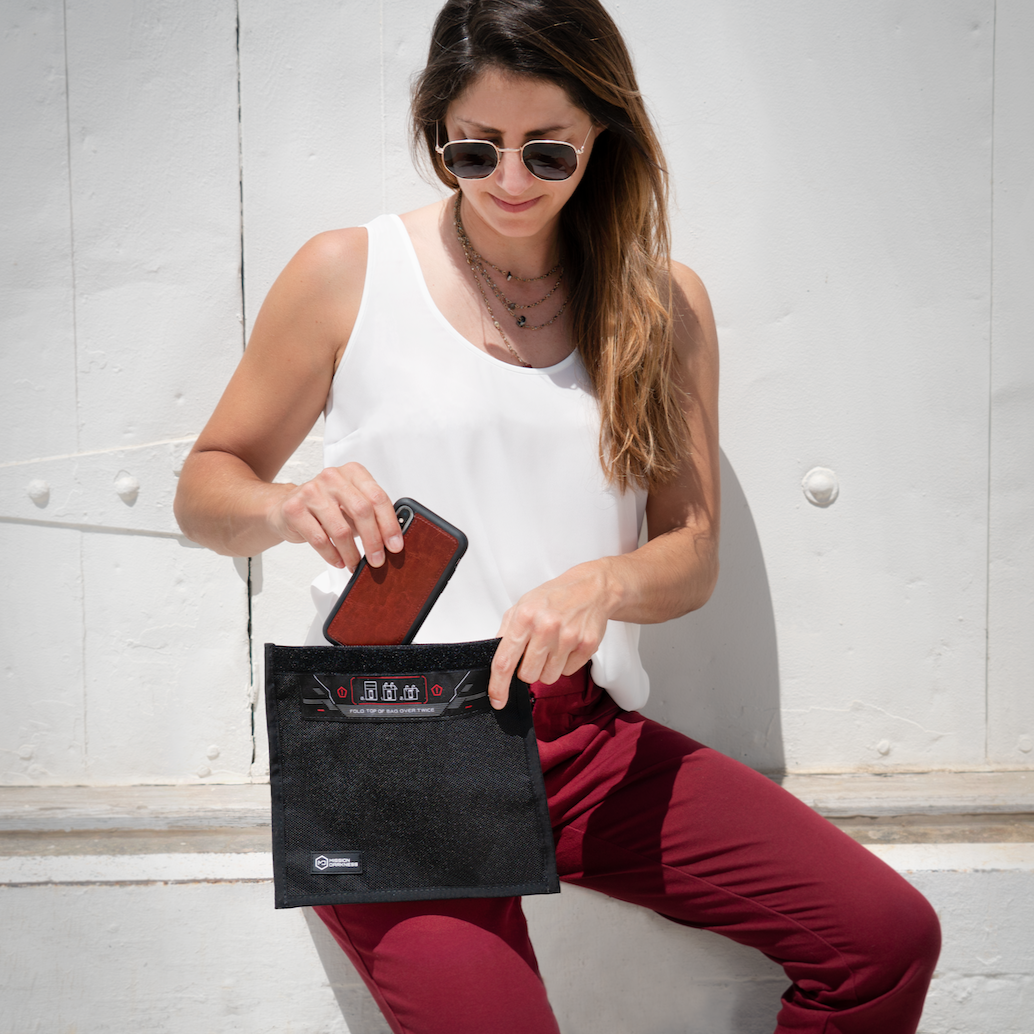 Mission Darkness Faraday Bag voor telefoons zonder venster