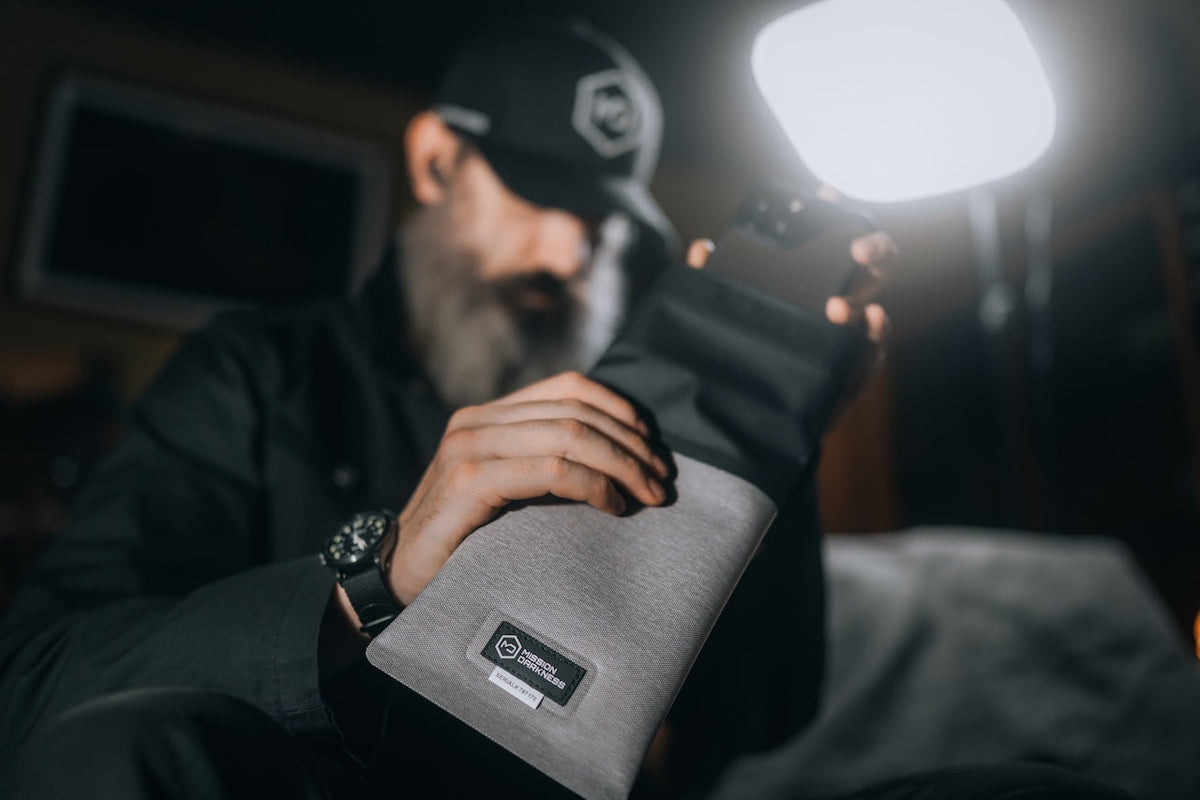 Mission Darkness Dry Shield Faraday telefoonhoes (grijs)
