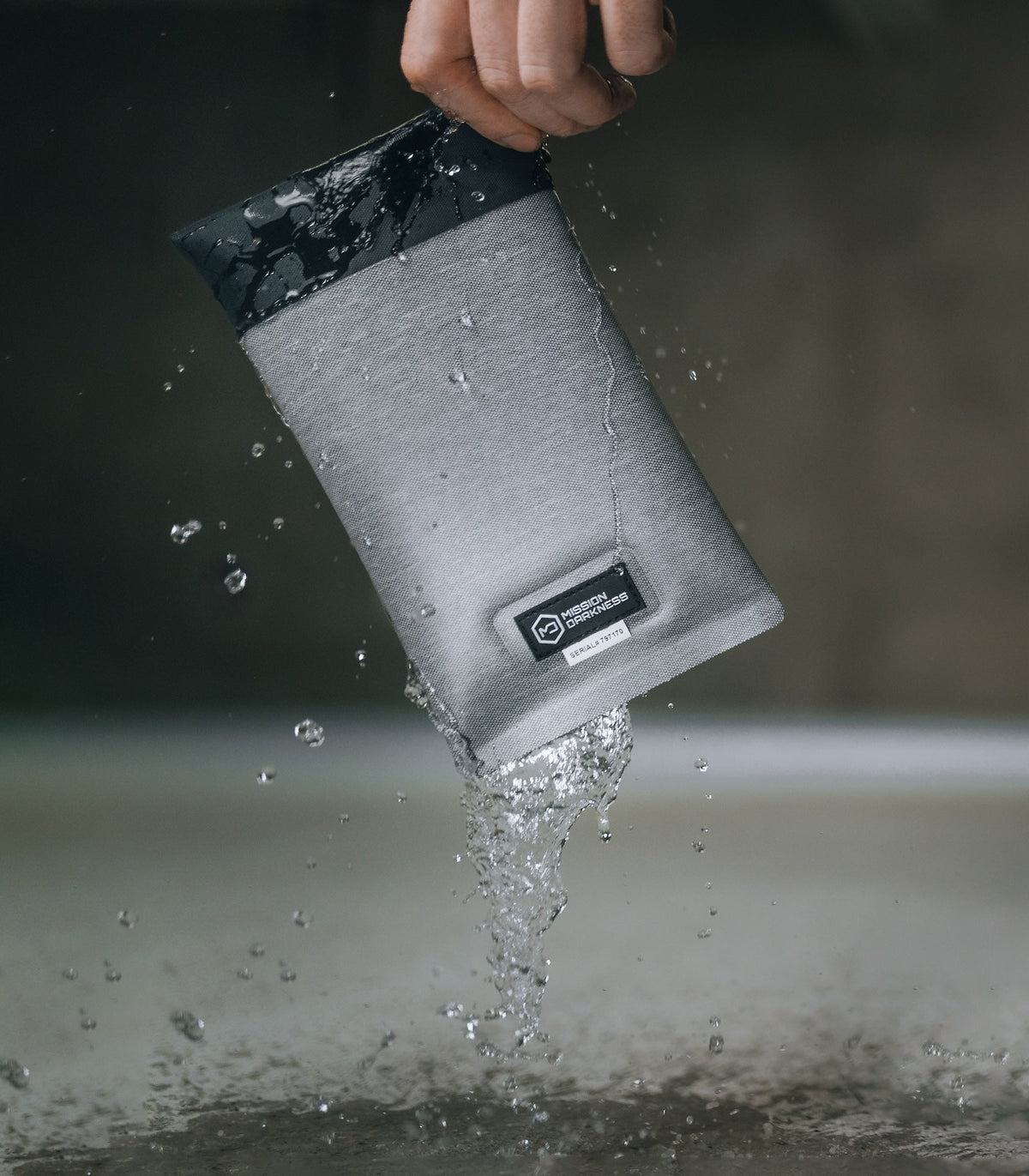 Mission Darkness Dry Shield Faraday telefoonhoes (grijs)